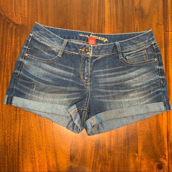 🔴 Arizona denim shorts... very cute - Picture 2 of 6